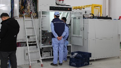 東海橡塑到訪安捷倫新工廠參觀及考察鏈?zhǔn)阶詣訚L膠機(jī)